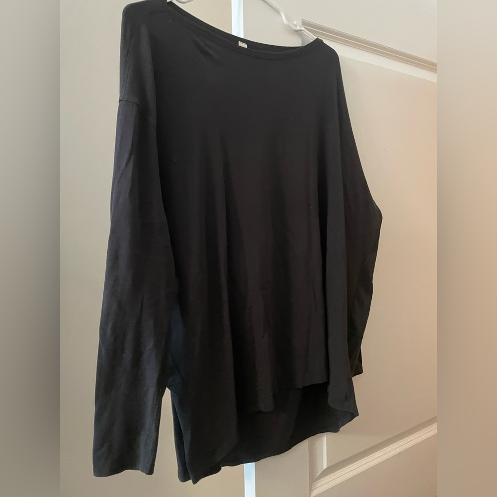 Lulu action tshirt ladies long sleeve! Worn few times. Sooo soft and thin.